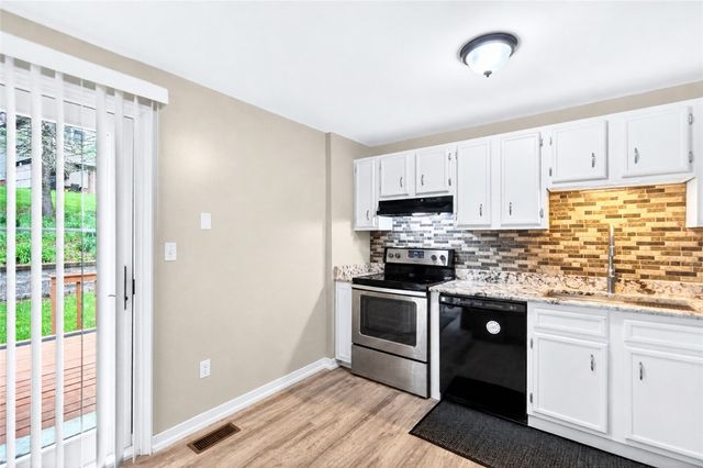 226 Briar Path, North Fayette, PA 15126