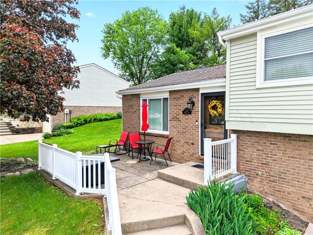 226 Briar Path, North Fayette, PA 15126