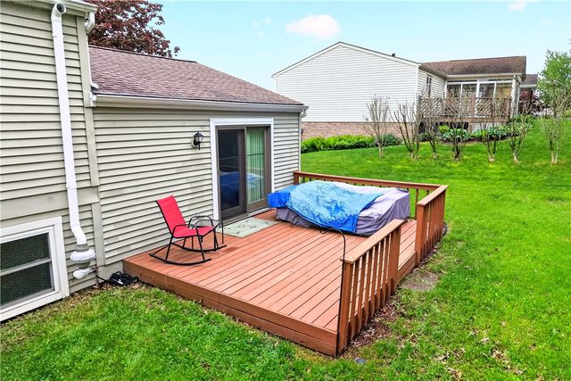 226 Briar Path, North Fayette, PA 15126