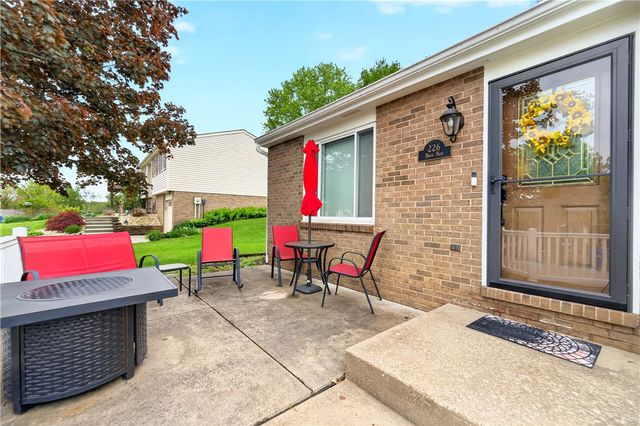 226 Briar Path, North Fayette, PA 15126
