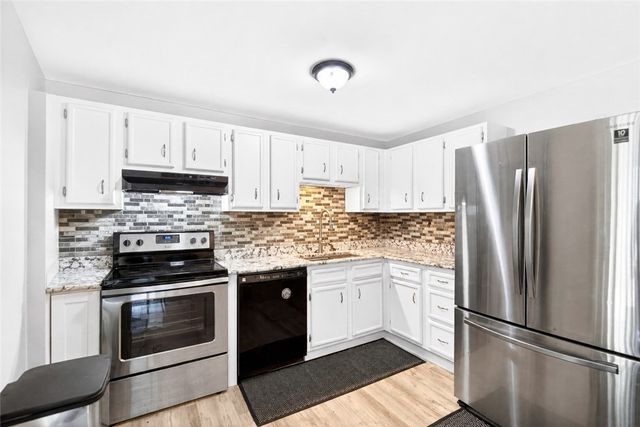 226 Briar Path, North Fayette, PA 15126