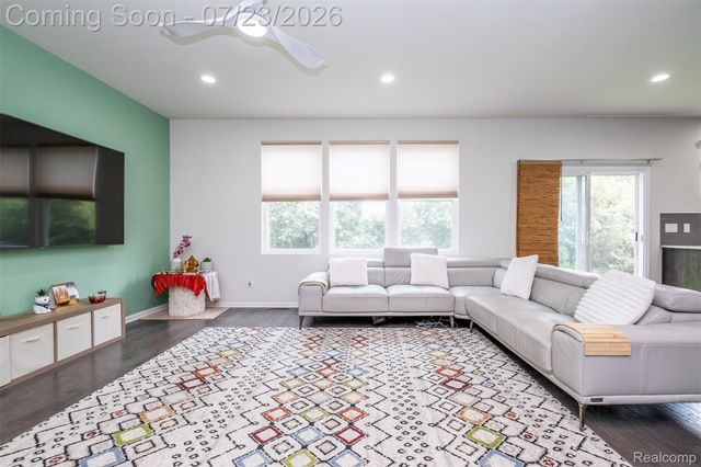 28296 Verona Drive, Novi, MI 48377