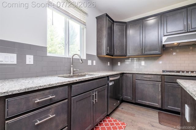 28296 Verona Drive, Novi, MI 48377