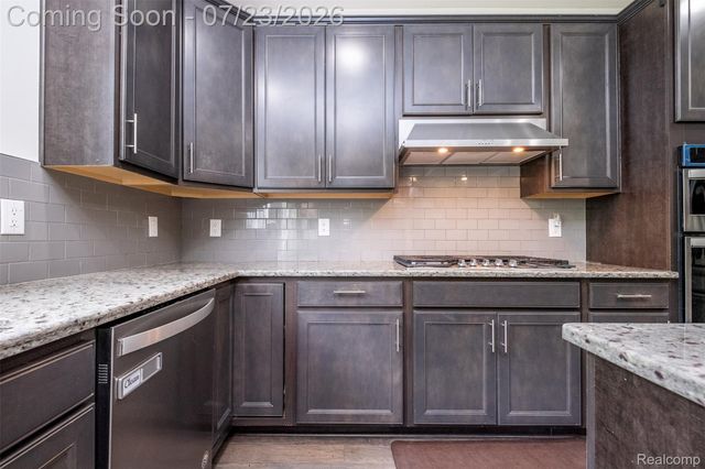 28296 Verona Drive, Novi, MI 48377
