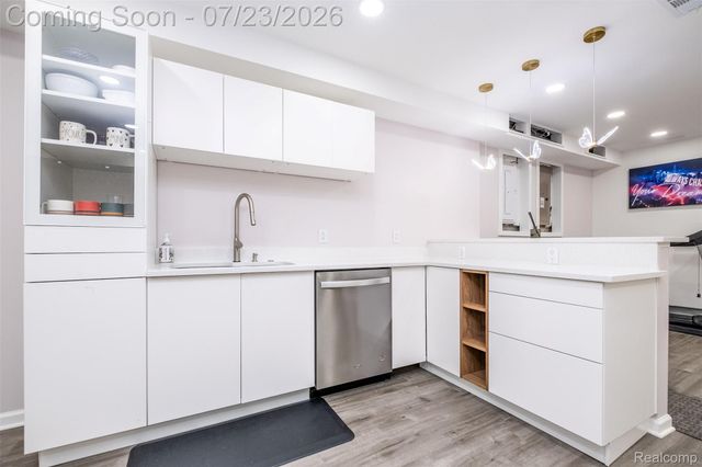 28296 Verona Drive, Novi, MI 48377