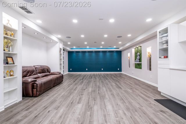 28296 Verona Drive, Novi, MI 48377