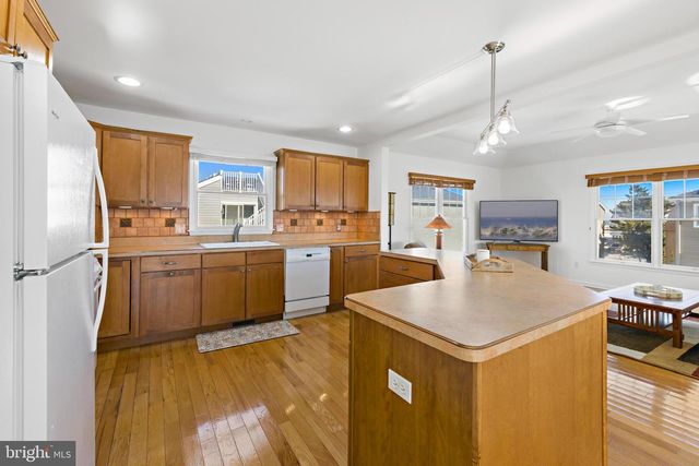 7 W JULIA AVE, Long Beach Township, NJ 08008