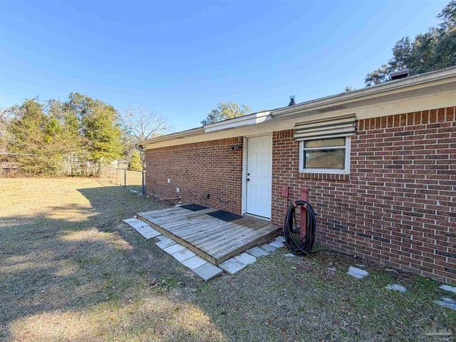 1965 Brentco Rd, Cantonment, FL 32533