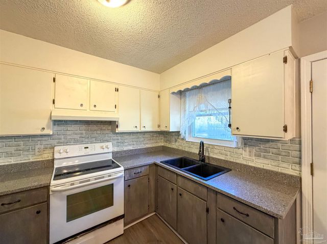 1965 Brentco Rd, Cantonment, FL 32533