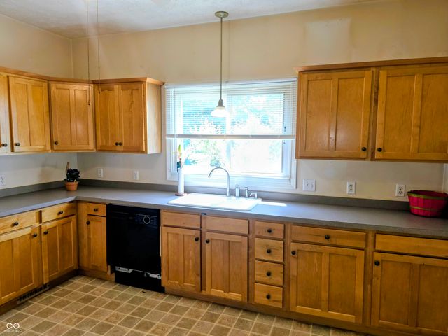 114 N Harrison, Brazil, IN 47834