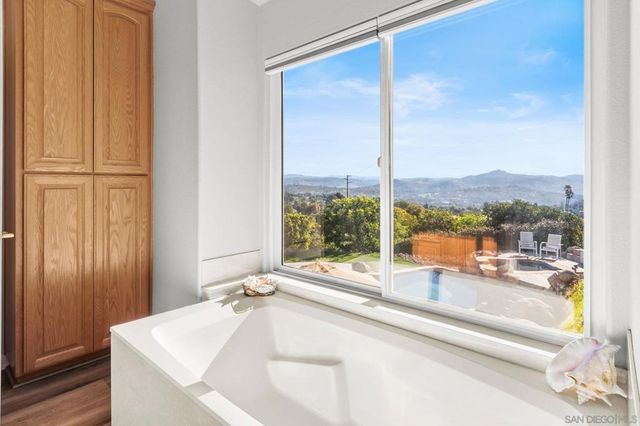 1033 Via Contenta, Escondido, CA 92029