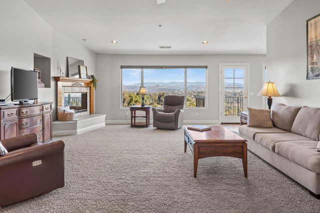 1033 Via Contenta, Escondido, CA 92029