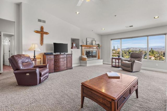 1033 Via Contenta, Escondido, CA 92029