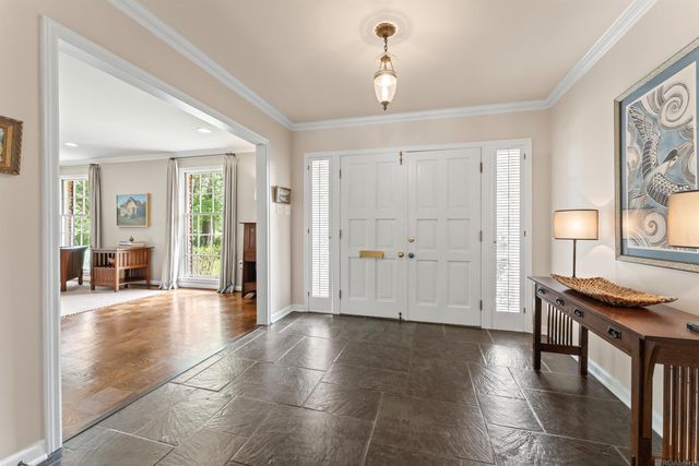 1932 Country Club Dr, Baton Rouge, LA 70808