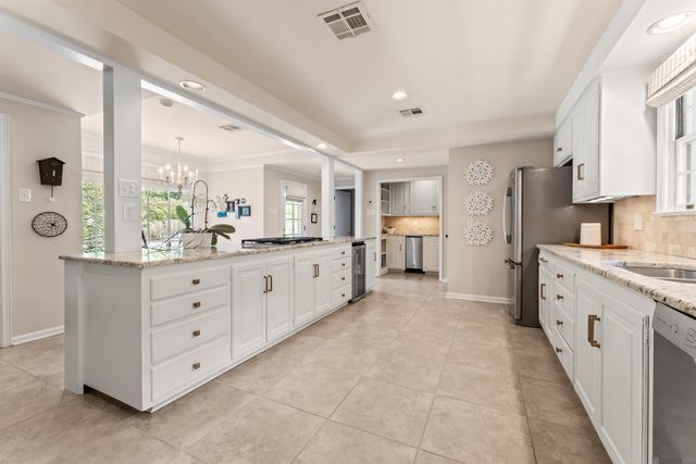 1932 Country Club Dr, Baton Rouge, LA 70808