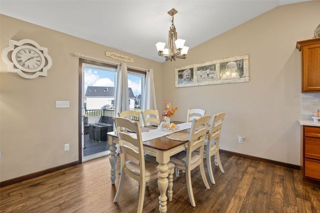 1332 Stratton Drive NE, Cedar Rapids, IA 52402