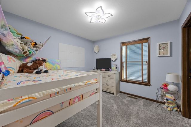 1332 Stratton Drive NE, Cedar Rapids, IA 52402