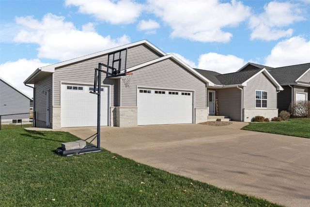 1332 Stratton Drive NE, Cedar Rapids, IA 52402