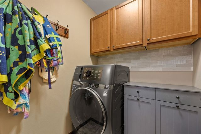 1332 Stratton Drive NE, Cedar Rapids, IA 52402