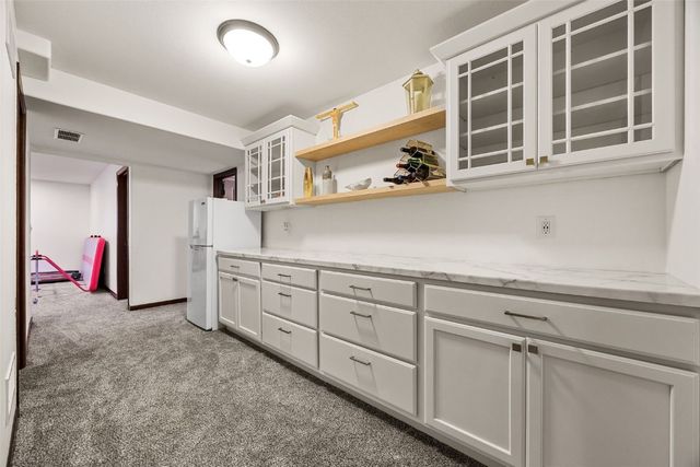 1332 Stratton Drive NE, Cedar Rapids, IA 52402