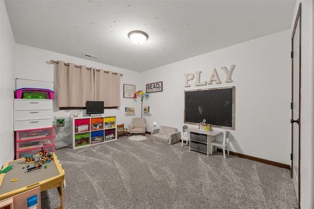 1332 Stratton Drive NE, Cedar Rapids, IA 52402