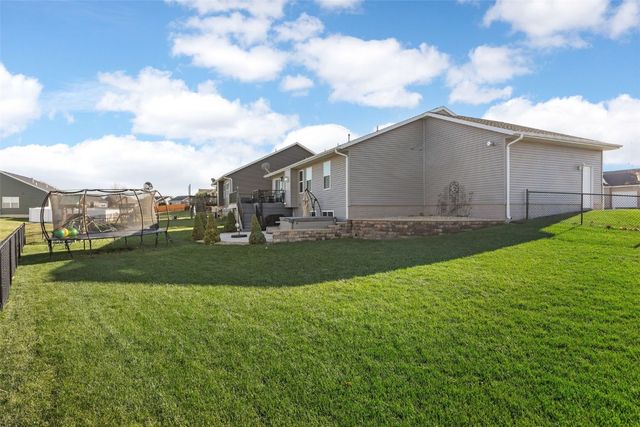 1332 Stratton Drive NE, Cedar Rapids, IA 52402