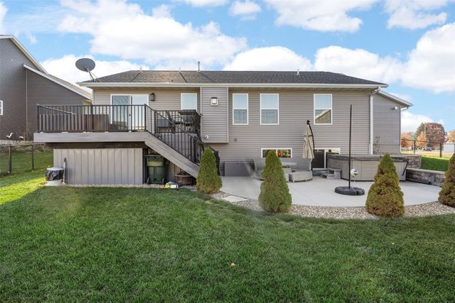 1332 Stratton Drive NE, Cedar Rapids, IA 52402