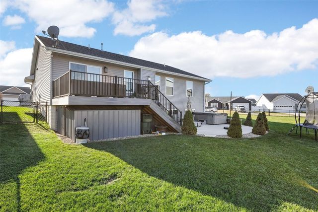 1332 Stratton Drive NE, Cedar Rapids, IA 52402