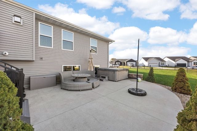 1332 Stratton Drive NE, Cedar Rapids, IA 52402