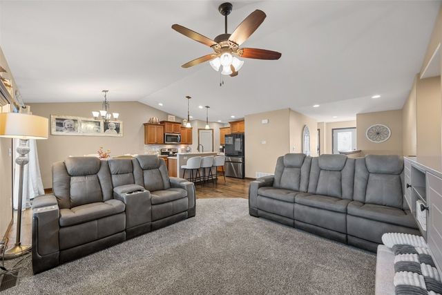 1332 Stratton Drive NE, Cedar Rapids, IA 52402