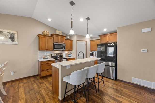 1332 Stratton Drive NE, Cedar Rapids, IA 52402