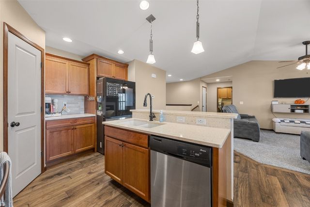 1332 Stratton Drive NE, Cedar Rapids, IA 52402