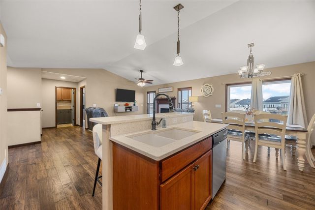 1332 Stratton Drive NE, Cedar Rapids, IA 52402