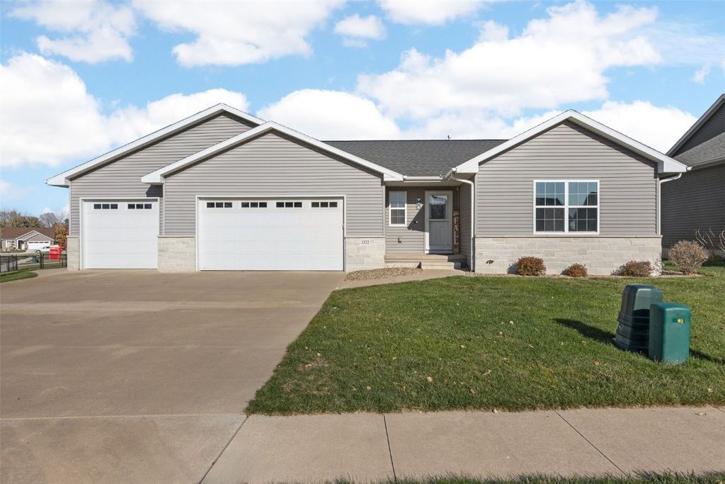 1332 Stratton Drive NE, Cedar Rapids, IA 52402