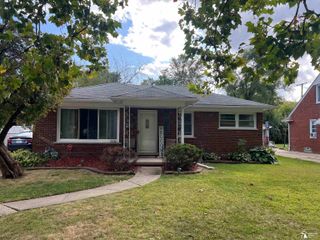 20048 Woodside Street, Harper Woods, MI 48225