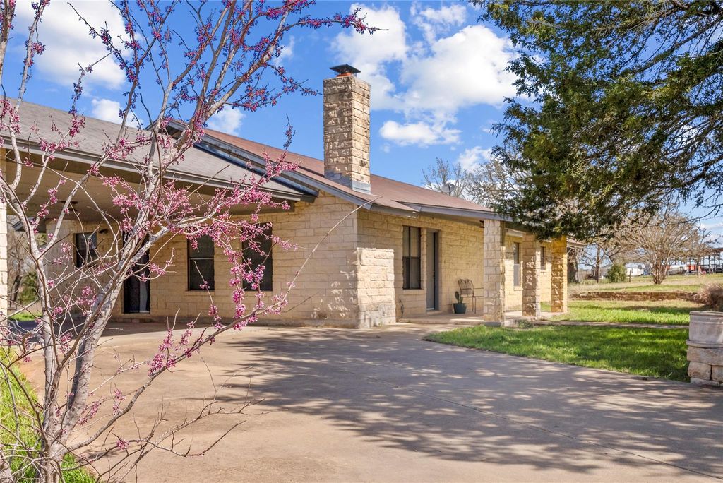 491 Herron TRL, Mcdade, TX 78650