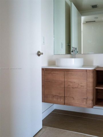 50 Biscayne Blvd 4111, Miami, FL 33132