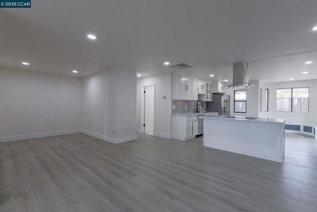 19896 Bear Valley Rd, Hidden Valley Lake, CA 95467