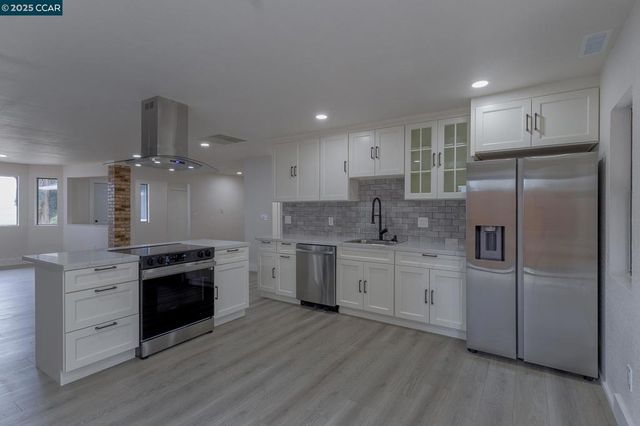 19896 Bear Valley Rd, Hidden Valley Lake, CA 95467