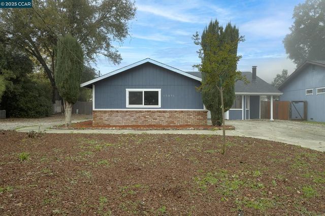 19896 Bear Valley Rd, Hidden Valley Lake, CA 95467
