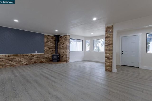 19896 Bear Valley Rd, Hidden Valley Lake, CA 95467