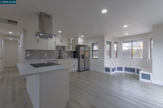 19896 Bear Valley Rd, Hidden Valley Lake, CA 95467