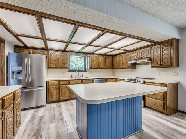 2504 W Vail Court, Yukon, OK 73099