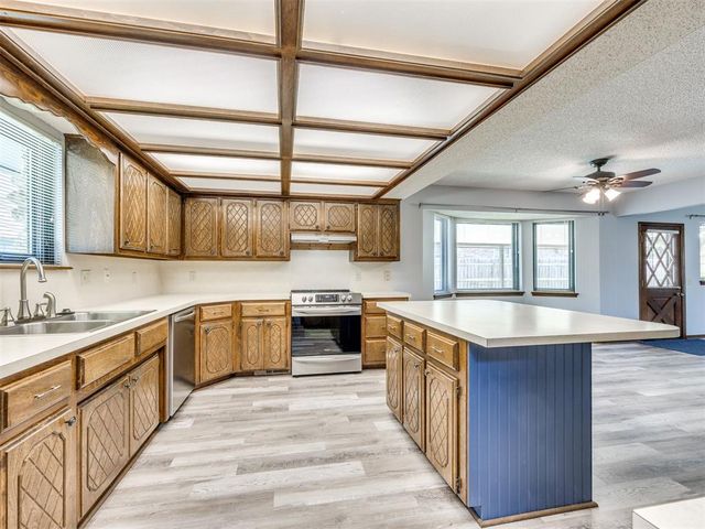 2504 W Vail Court, Yukon, OK 73099
