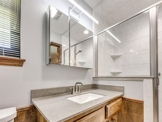 2504 W Vail Court, Yukon, OK 73099