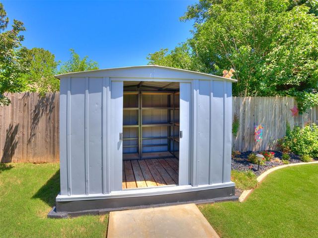 2504 W Vail Court, Yukon, OK 73099
