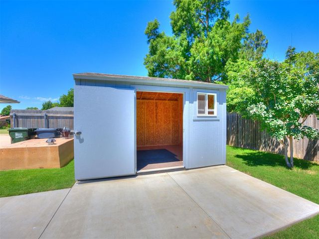 2504 W Vail Court, Yukon, OK 73099