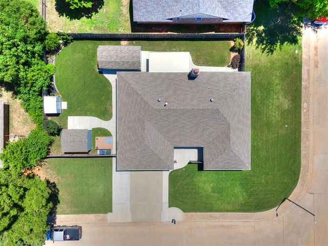 2504 W Vail Court, Yukon, OK 73099
