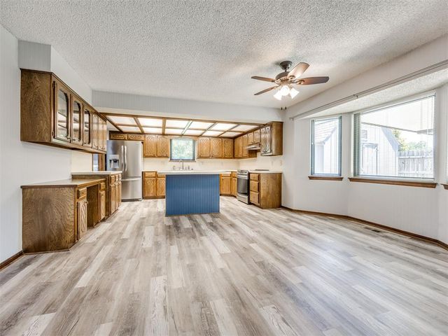 2504 W Vail Court, Yukon, OK 73099