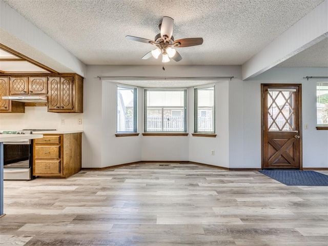 2504 W Vail Court, Yukon, OK 73099